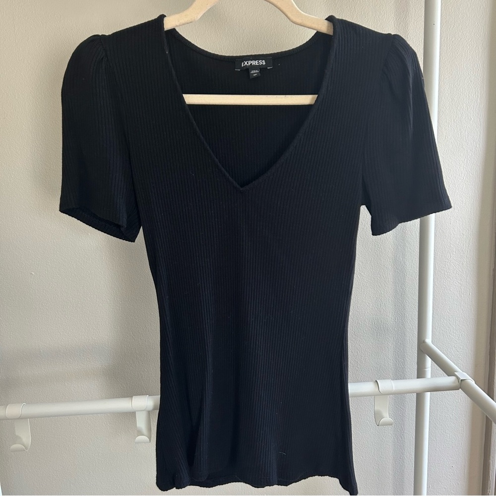 ⭐️ Express v neck ribbed fitted top with puffy sleeves